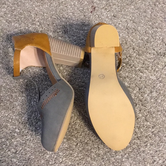 NWOT gray and tan heels size 36/6.5 - Picture 3 of 4